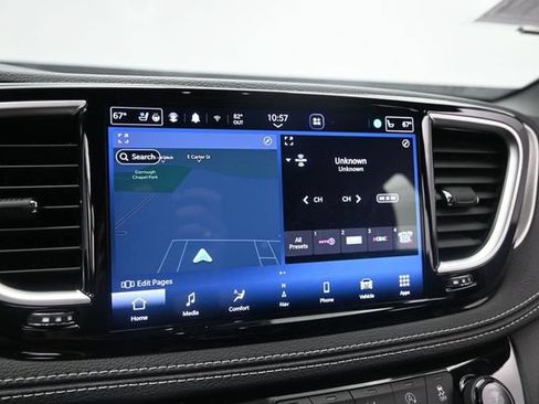 Used 2023 Chrysler Pacifica Limited w/ S Appearance Package FWD image 34
