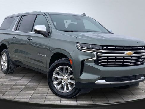 Used 2023 Chevrolet Suburban Premier image 3