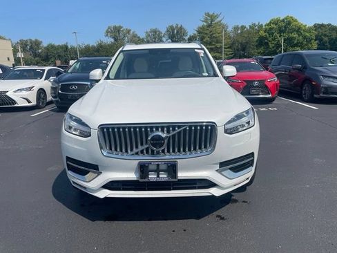 Used 2022 Volvo XC90 T6 Inscription w/ Lounge Package AWD/4WD image 2