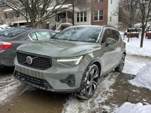 Used 2023 Volvo XC40 B5 Ultimate w/ Protection Package Premier image 1