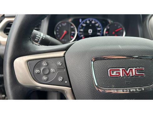 Used 2022 GMC Acadia Denali w/ Denali Technology Package FWD image 25