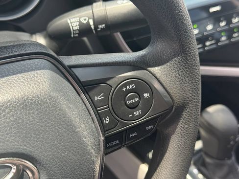 Used 2020 Toyota Camry LE FWD image 14