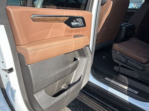 New 2026 Chevrolet Suburban High Country image 16