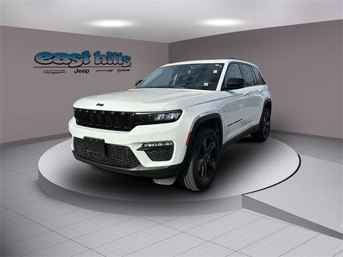 Certified 2023 Jeep Grand Cherokee Limited w/ Black Appearance Package image 7