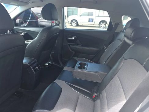 Used 2022 Kia Niro EX FWD image 6
