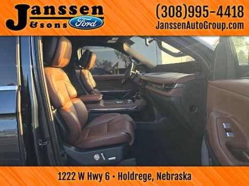 Used 2025 Lincoln Navigator L Reserve AWD/4WD image 9