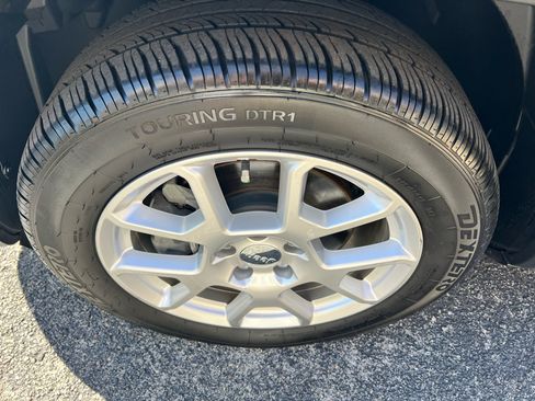 Used 2020 Jeep Renegade Sport w/ Sport Appearance Group image 19