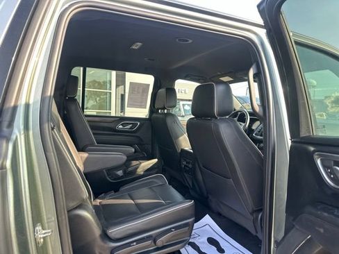 Used 2023 Chevrolet Suburban Premier AWD/4WD image 2