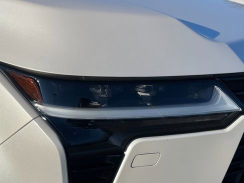 Used 2024 Lexus GX 550 w/ Accessory Package (Z1) image 18