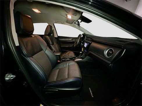 Used 2017 Toyota Corolla SE image 35