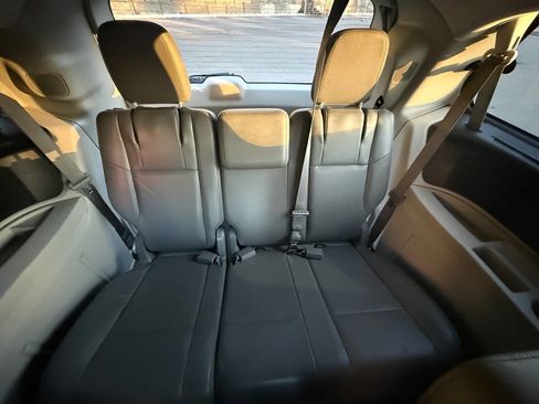 Used 2014 Volkswagen Routan SE image 17