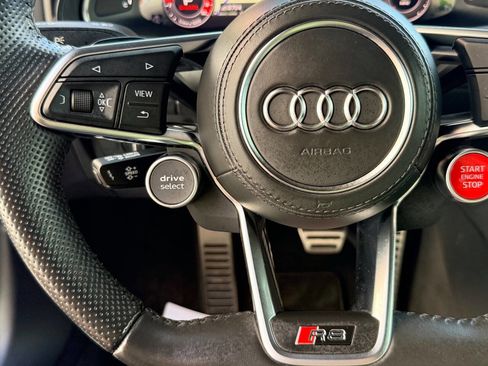 Used 2018 Audi R8 V10 w/ Black Optic Package image 26