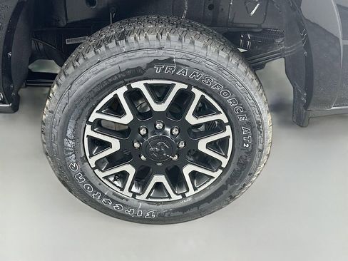 New 2025 RAM 3500 Limited w/ Towing Technology Group image 18