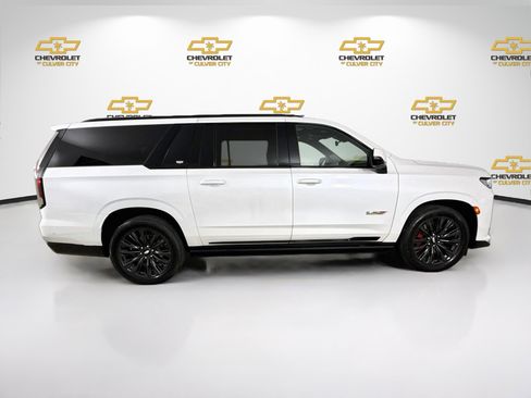 Used 2023 Cadillac Escalade ESV V w/ LPO, ONYX Package AWD/4WD image 9