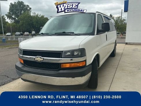 Used 2017 Chevrolet Express 3500 LT w/ LT Preferred Equipment Group RWD image 3