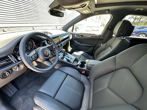 Used 2026 Porsche Macan AWD/4WD image 4