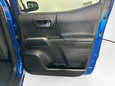 Used 2017 Toyota Tacoma TRD Sport RWD image 28