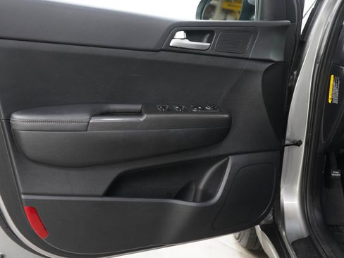 Used 2020 Kia Sportage LX AWD/4WD image 18