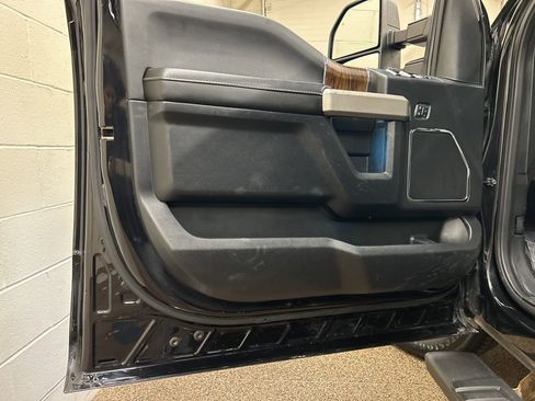 Used 2019 Ford F150 Lariat w/ Trailer Tow Package image 13