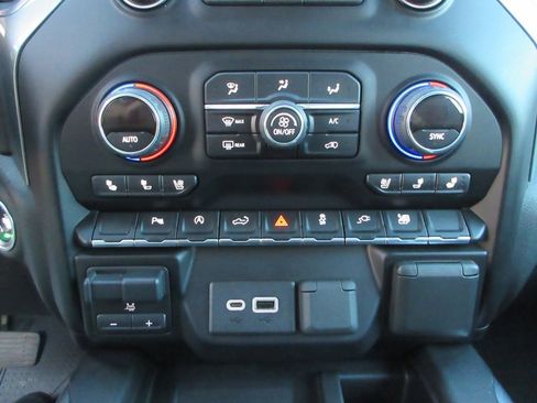 Used 2019 Chevrolet Silverado 1500 LTZ image 32