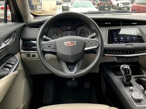 Used 2020 Cadillac XT4 Premium Luxury AWD/4WD image 4