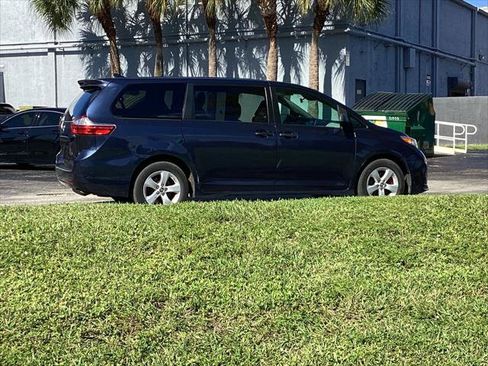 Used 2019 Toyota Sienna L image 9