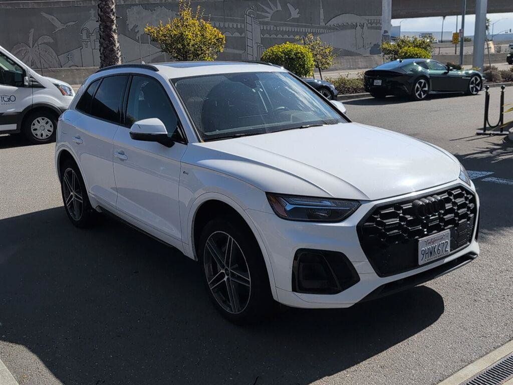 Used 2023 Audi Q5 e Premium Plus w/ Premium Plus Package AWD/4WD image 3