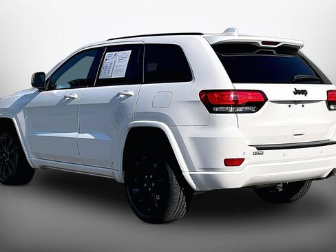 Used 2017 Jeep Grand Cherokee Altitude RWD image 6