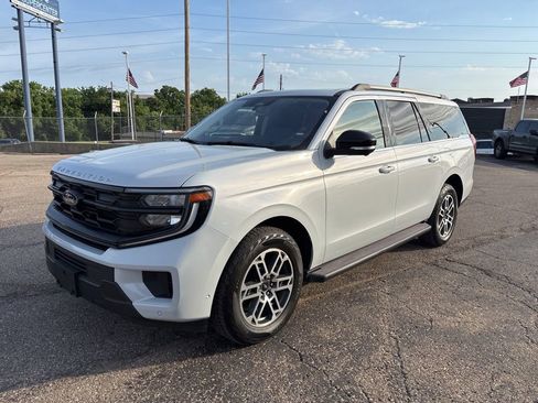 Certified 2025 Ford Expedition Max Active AWD/4WD image 3