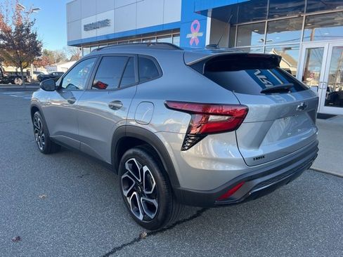 Used 2024 Chevrolet Trax RS w/ Driver Confidence Package image 3