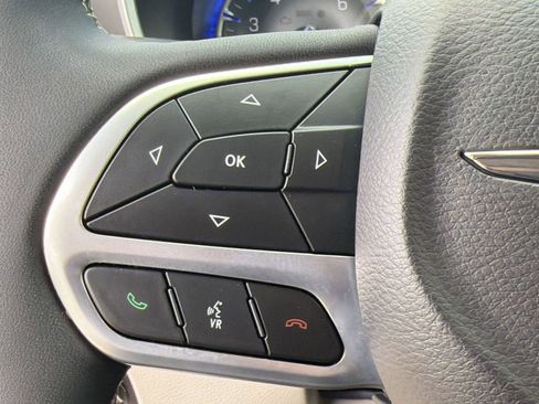 Used 2024 Chrysler Pacifica Touring-L FWD image 17