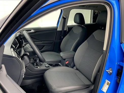 Used 2025 Volkswagen Taos SE image 25