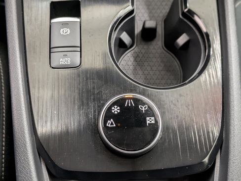 Used 2024 Nissan Rogue SV image 9