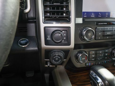 Used 2019 Ford F150 Lariat AWD/4WD image 24