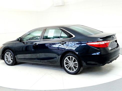 Certified 2017 Toyota Camry SE image 4