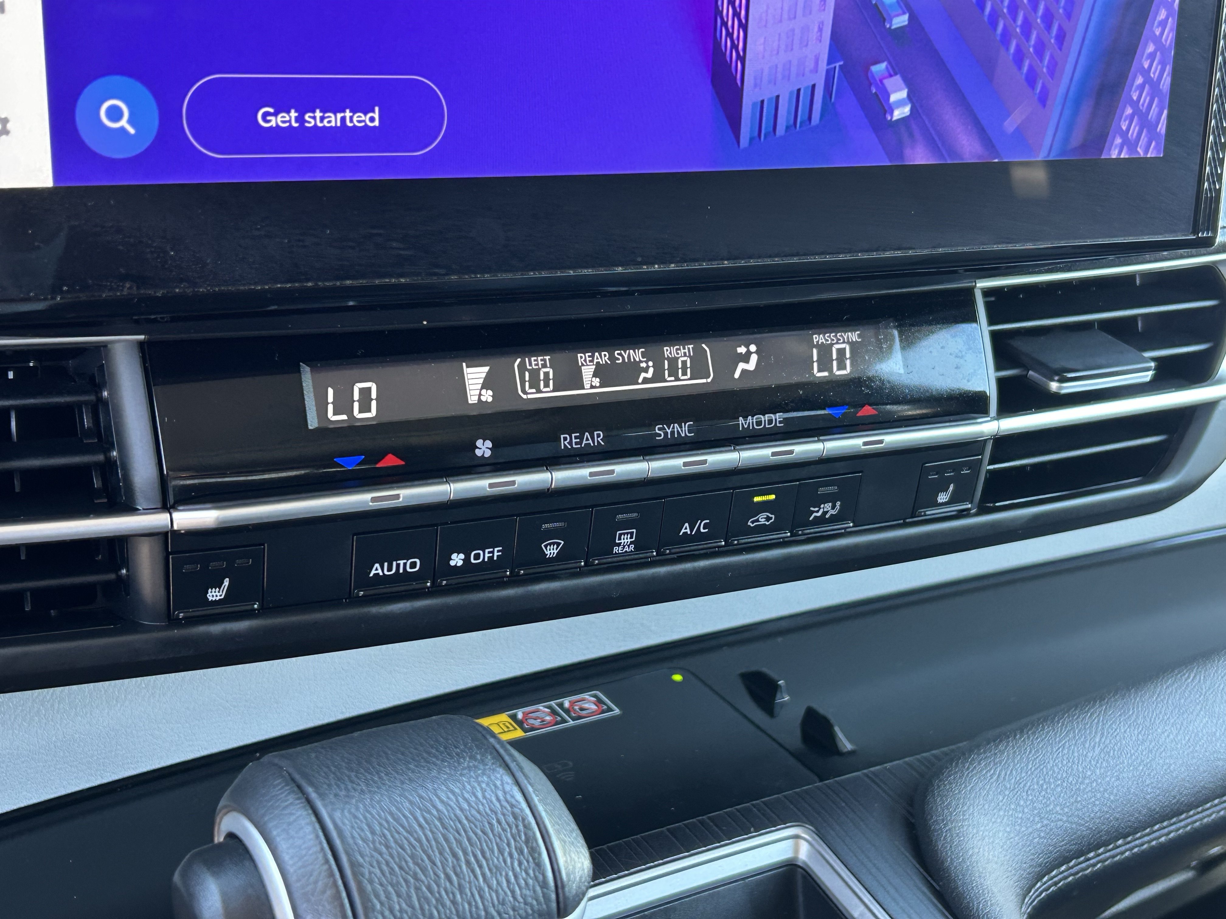 Certified 2025 Toyota Sienna XLE FWD image 22