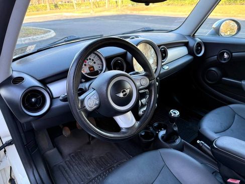 Used 2010 MINI Cooper Hardtop FWD image 13