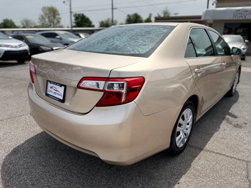 Used 2012 Toyota Camry LE image 5