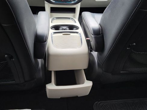 Used 2018 Dodge Grand Caravan SXT w/ Driver Convenience Group image 27