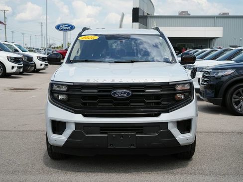 Used 2025 Ford Expedition Active AWD/4WD image 2