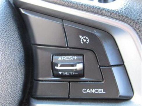 Used 2019 Subaru Crosstrek 2.0i AWD/4WD image 21