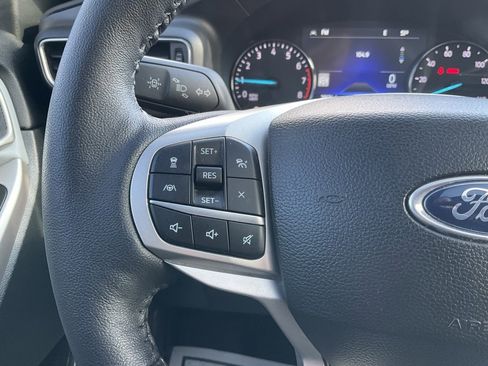 Used 2023 Ford Explorer XLT w/ Equipment Group 202A image 7