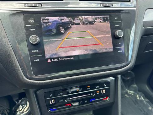 Used 2022 Volkswagen Tiguan SE image 22