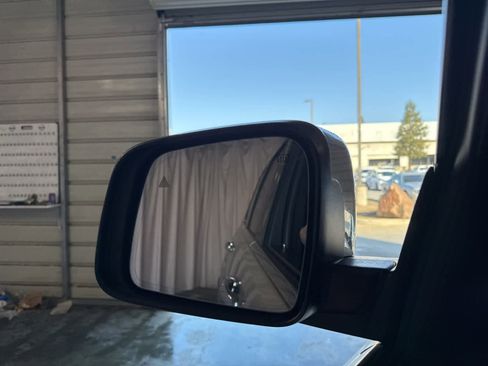 Used 2020 Jeep Grand Cherokee Limited w/ Luxury Group II image 23