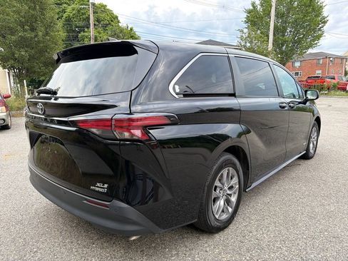 Used 2021 Toyota Sienna XLE AWD/4WD image 7