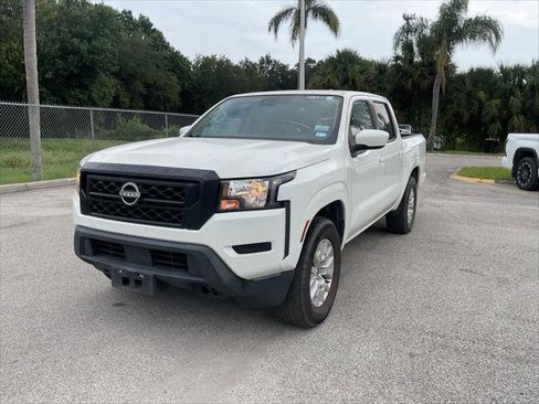 Used 2022 Nissan Frontier SV RWD image 2