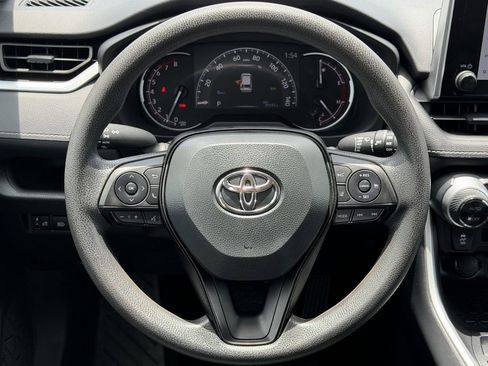Used 2025 Toyota RAV4 XLE FWD image 15