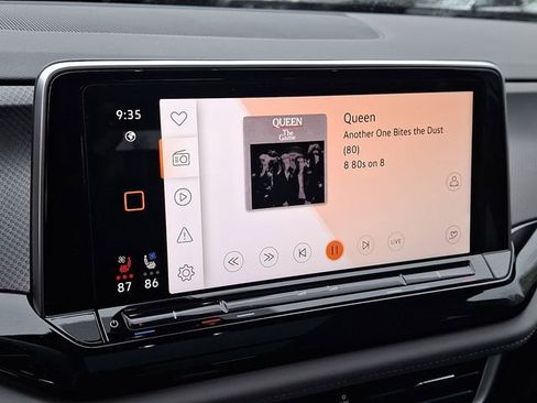 Certified 2025 Volkswagen Atlas Peak Edition SE AWD/4WD image 23