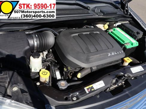 Used 2013 Chrysler Town & Country Touring FWD image 23