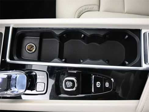 New 2026 Volvo XC60 B5 Ultra w/ Protection Package Premier image 10